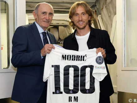 Lukita reaches his 100th UCL game with the White Shirt and celebrates it with a nice goal vs Celtic!