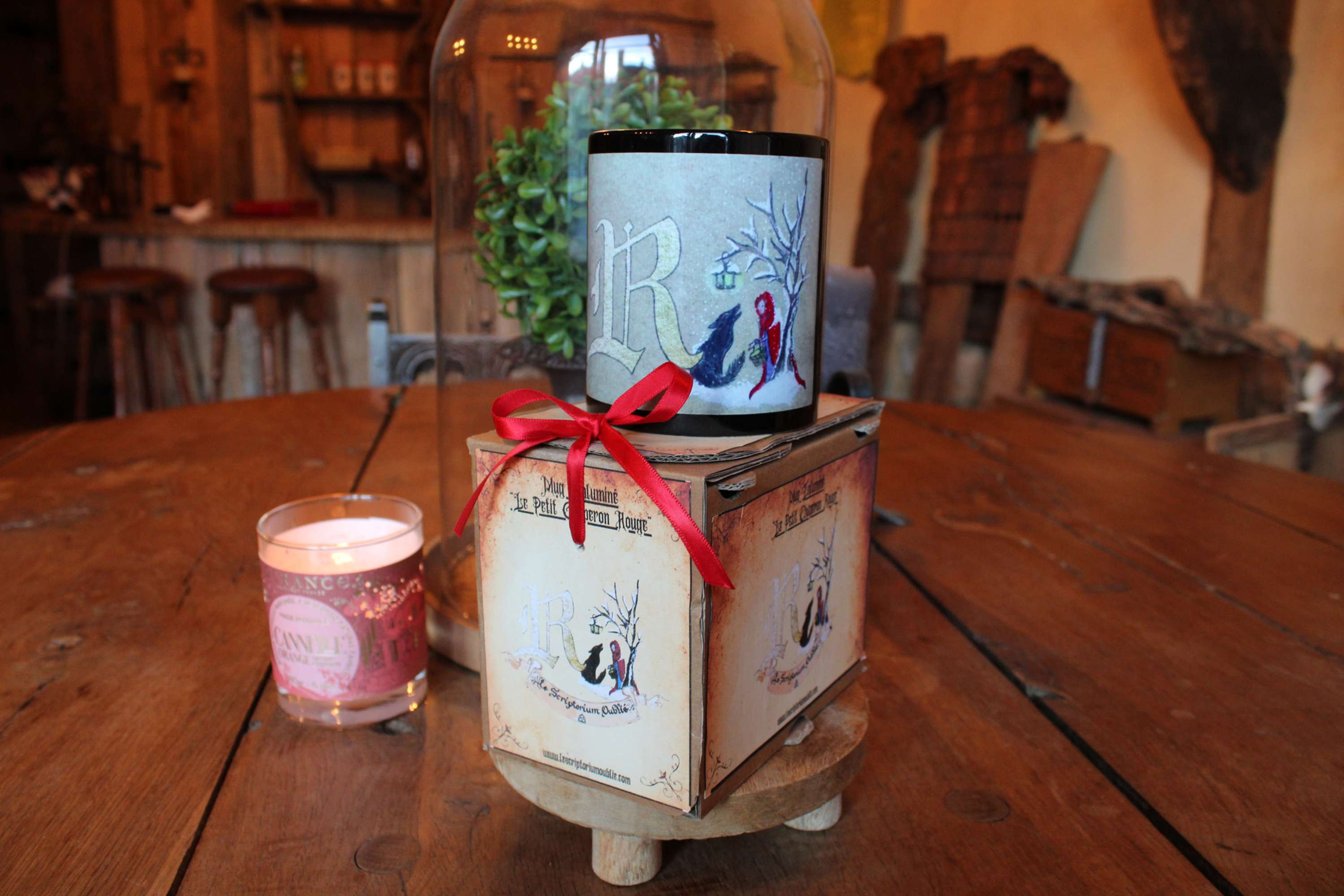 Coffret avec Mug Enluminé "Le Petit Chaperon Rouge" (version noire)