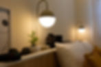 Modern lambalı, konforlu Oda Bodrum