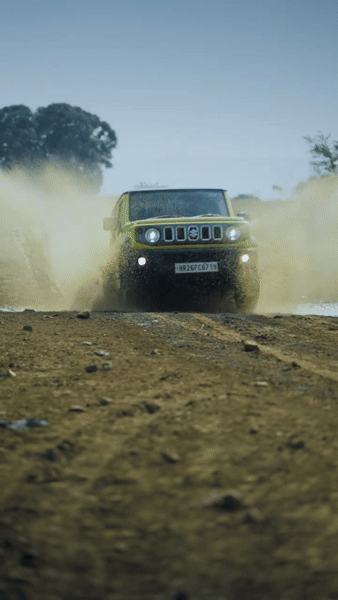 Mercedes_x_PD_Vertical (1).gif