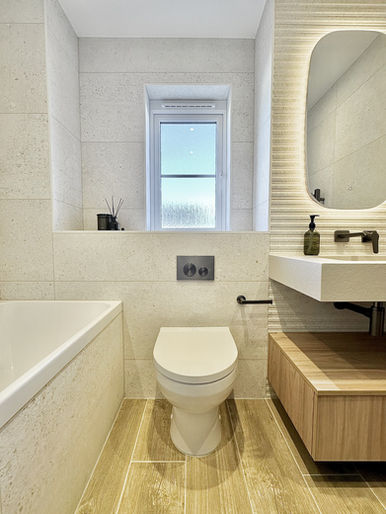 Duravit back to wall wc in modern bathroom