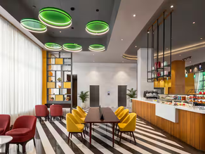 Do hotels in Amritsar offer free breakfast?