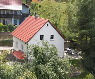 IMG_6669_Haus von vorne Terasse.jpg