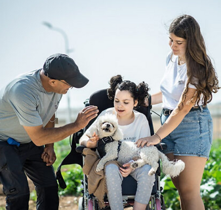 ADI Negev Girl mit Hund.png