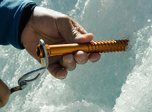 eisschrauben-setzten-im-eis-thseoimagefa