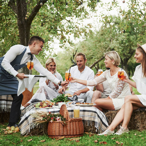 6 Reasons a Catering Company is Perfect for Your Backyard Party
