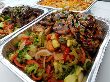 Delicious grilled chicken and vegetable platter