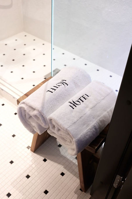 Hotel F6 ja mitä tekemistä hotelleilla on huulipunien kanssa.jfif