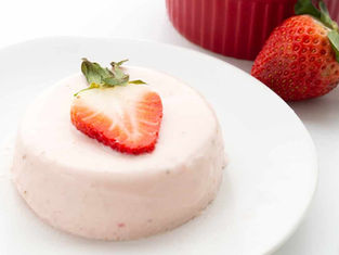 Keto Strawberry Panna Cotta🍓