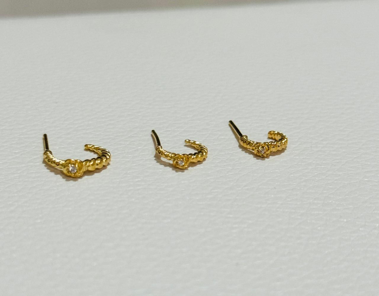Trio de Brincos Torcido com Detalhes Cravejado