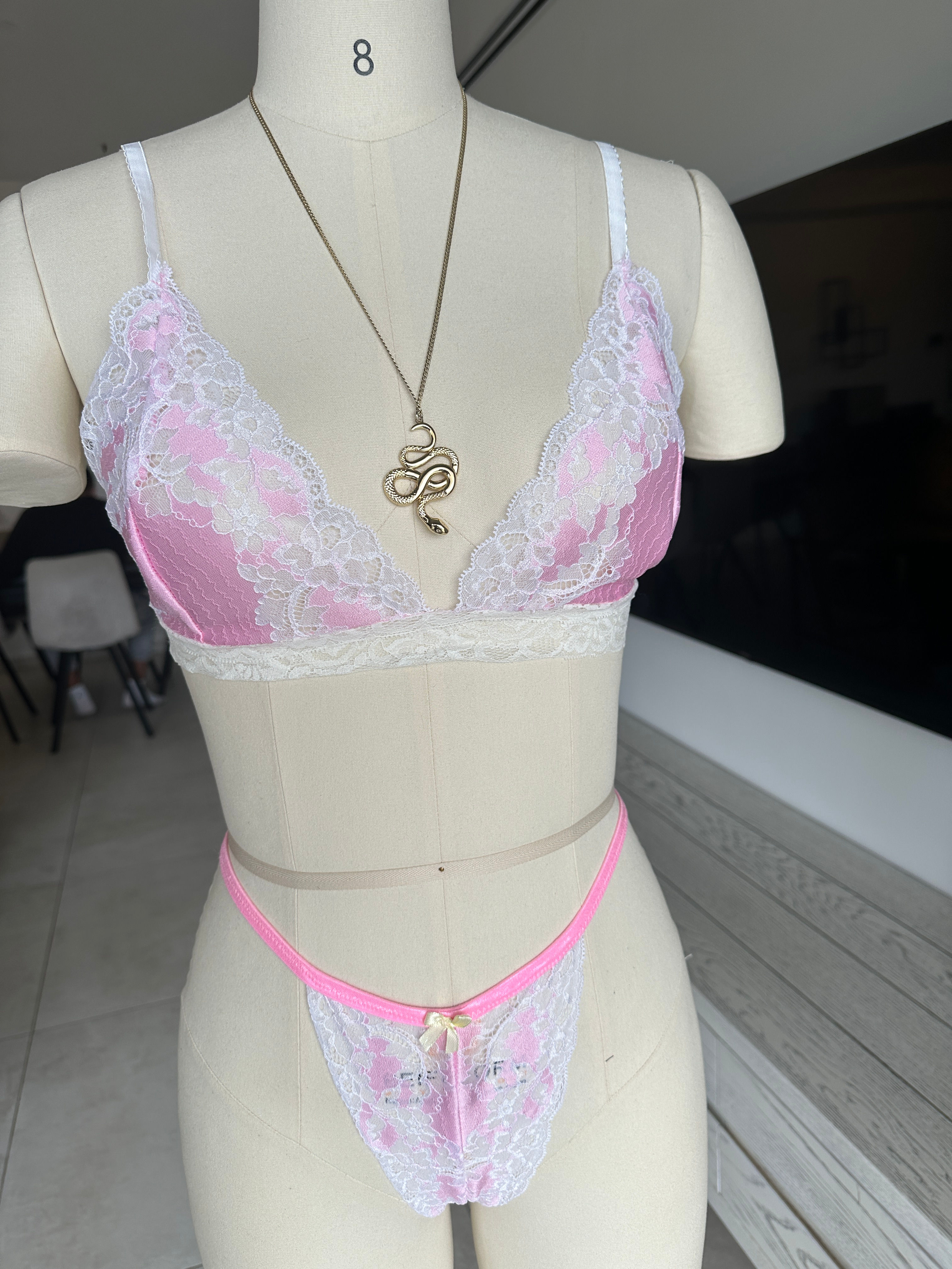 סט תחרה ורוד 