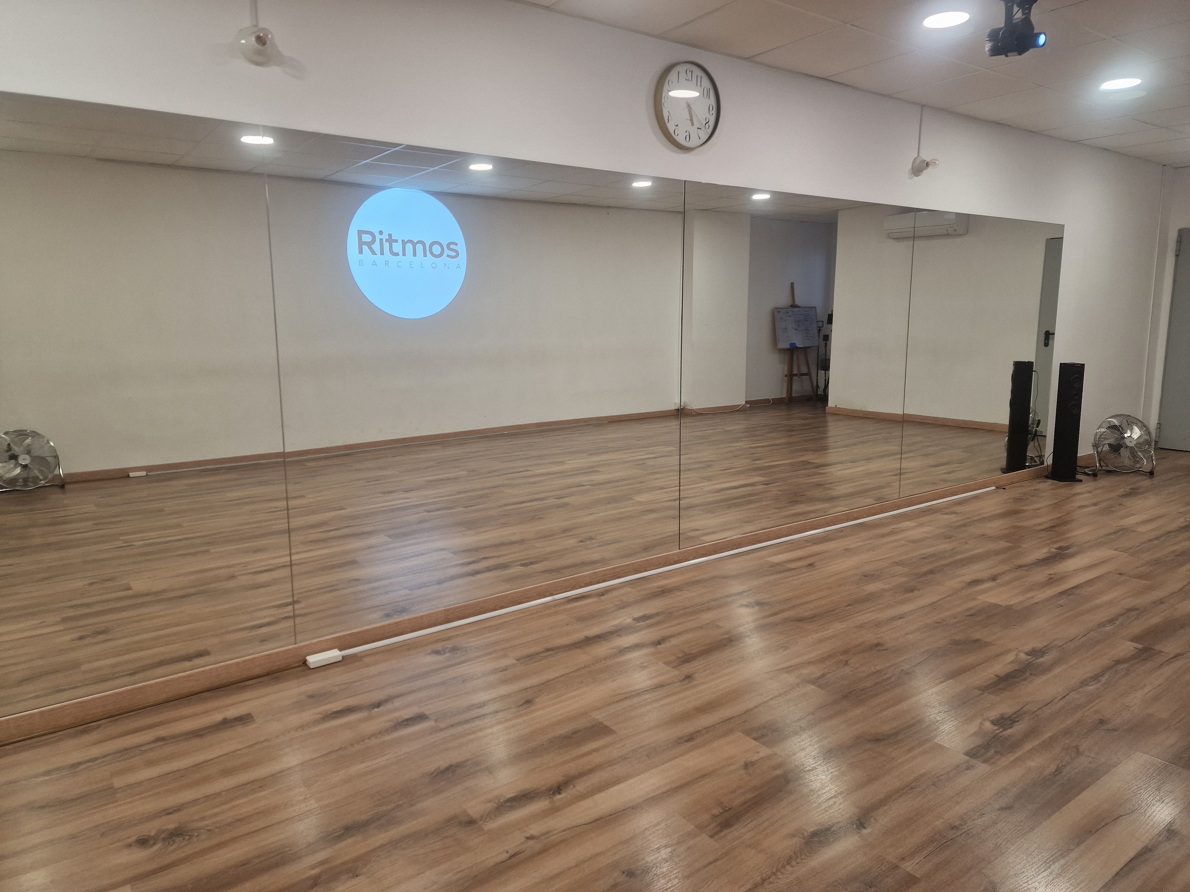Ritmos Barcelona — foto oficial de el estudio de la escuela