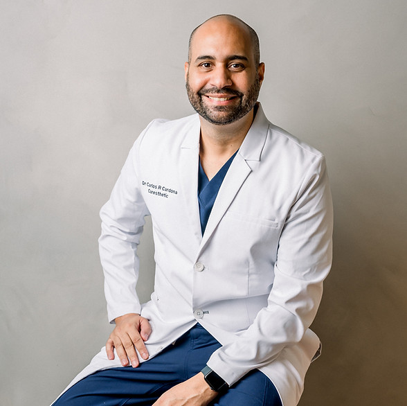 Dr. Carlos Cardona, médico de medicina primaria y estética en San Juan, Puerto Rico