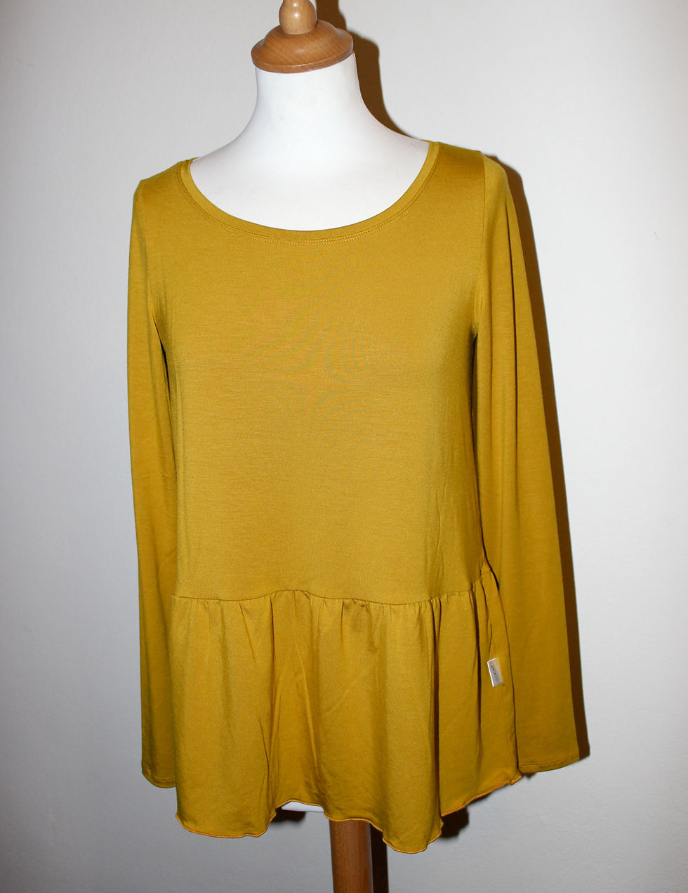 Tričko hořčicové volán