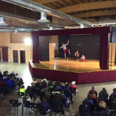 Spettacolo di clowneria presso il teatro ikrè