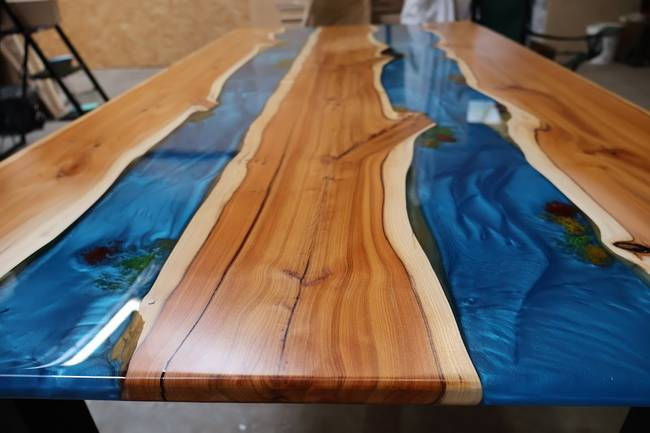 Thumbnail: ‘Rivier’tafel met epoxy