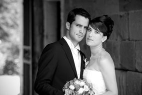 Couple mariés posant, regardant l'objectif, PHOTOGRAPHE MARIAGE à SETE, photo de mariage Sète.