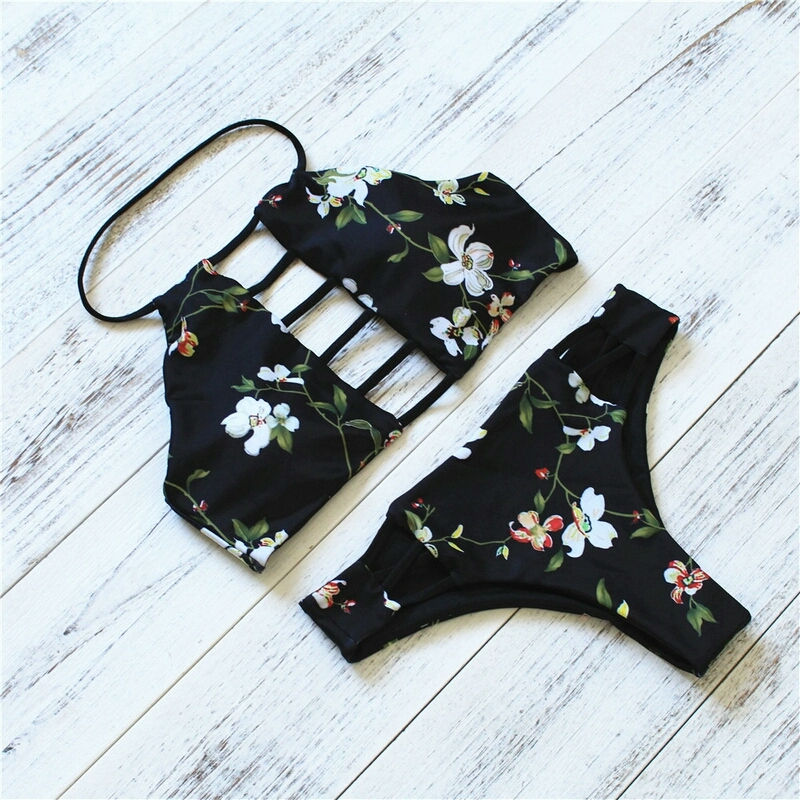 Miniatura: Bikini negro con flores
