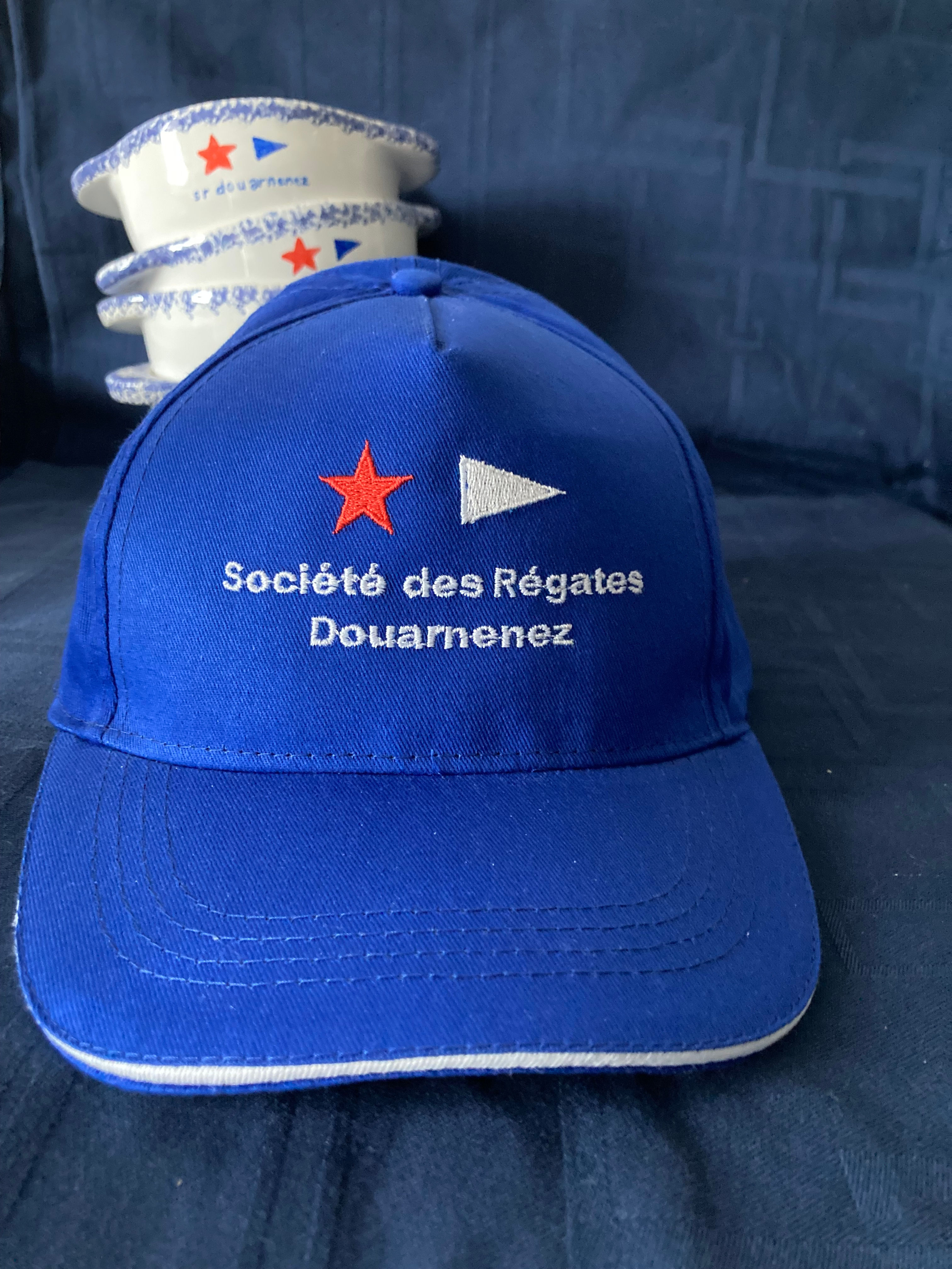Casquette bleu roi
