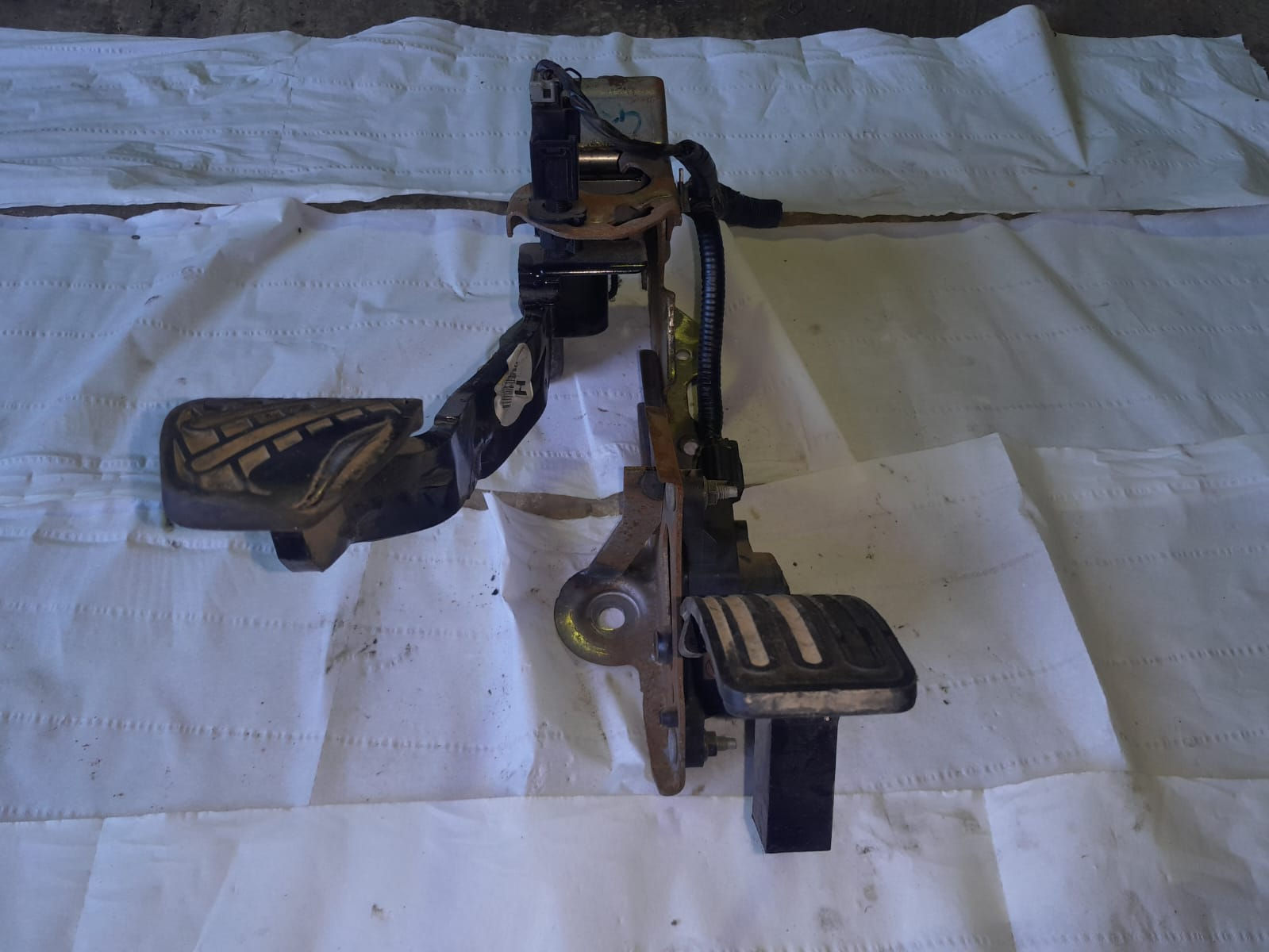 PEDALIERA FRENO/FRIZIONE NISSAN QUASHAI 2009 POS. 24
