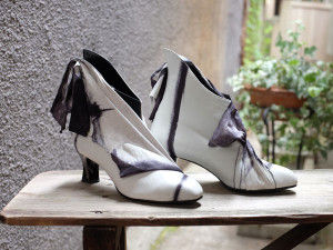 板締め絞りのショートブーツ