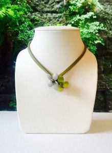 花のチョーカー