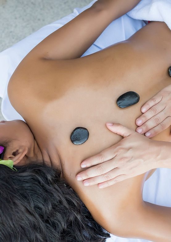 Masaje con piedras calientes
