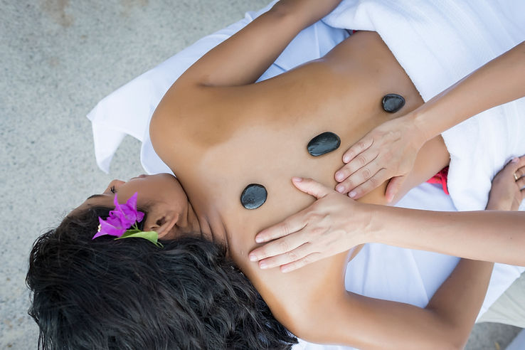 Massage aux pierres chaudes