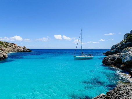 Boomers Are Selling Big Cruising Yachts No One Is Buying — Here’s Why Young Sailors Should Take Advantage