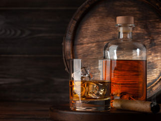 The Art of Pairing Cigars and Drinks: A Sophisticated Guide