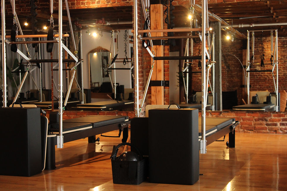 Machine Pilates Reformer utilisée dans les classes du studio Dr. Core à Saint-Roch, Québec