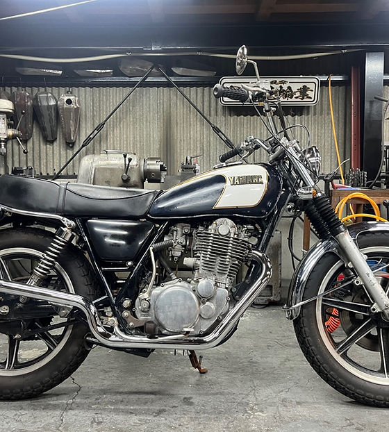 SR400 マフラー　参考写真付き OVER RACING オーヴァー チタンメガホンマフラー MANXタイプ SR400(FI