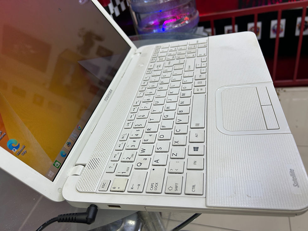 Küçük resim: Toshiba C855 i5 3210M 6GB Ram 640GB 15.6"