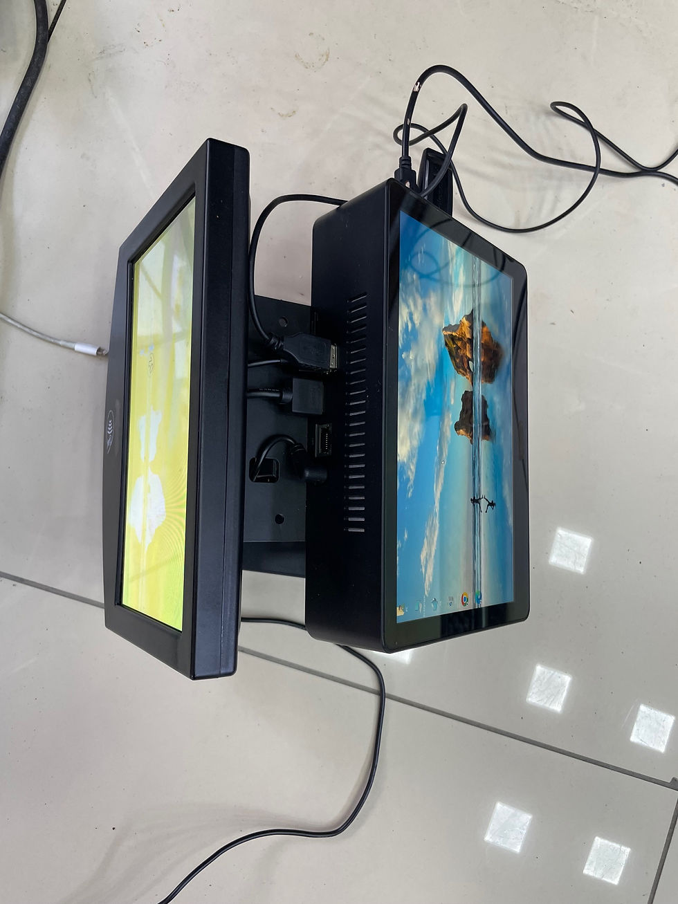 Küçük resim: Çift Ekran Dokunmatik POS PC + Kablosuz Barkod Okuyucu 10.1" / 11.6" Windows 10