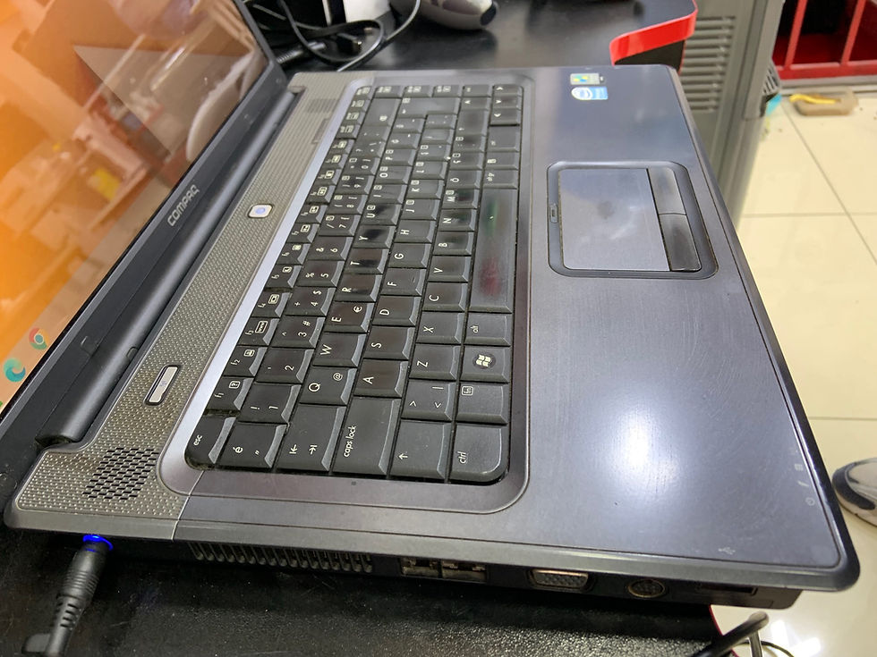 Küçük resim: HP Compaq C700 T2330 2GB RAM 120GB HDD 15.4 Notebook PC