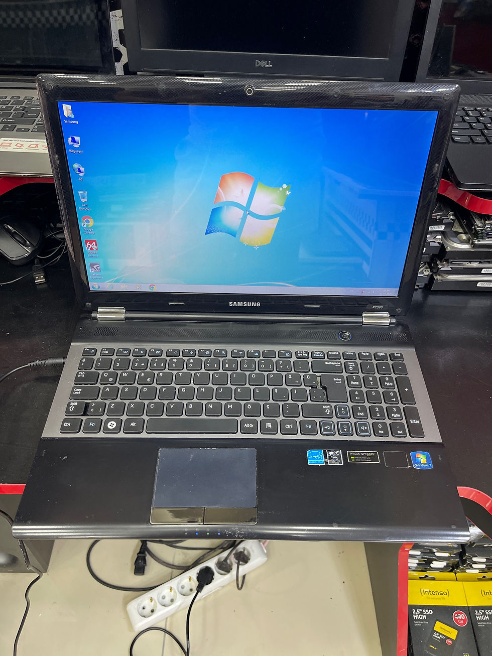 Samsung RC530 i3 - 8 GB Ram - 250 GB - Nvidia GT540 - 15.6" - Temiz