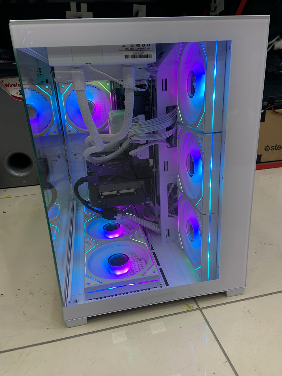 Küçük resim: Ryzen 7 7800X3D RTX 5070 32GB RAM Beyaz Akvaryum Kasa 360mm Sıvı Soğutmalı