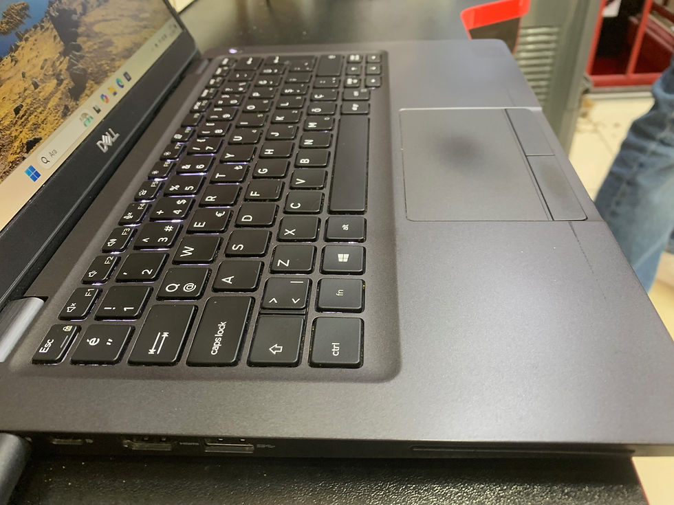 Küçük resim: Dell Latitude 5300 i5-8365U 8GB RAM 256GB NVMe SSD 13.3" FHD Business Notebook