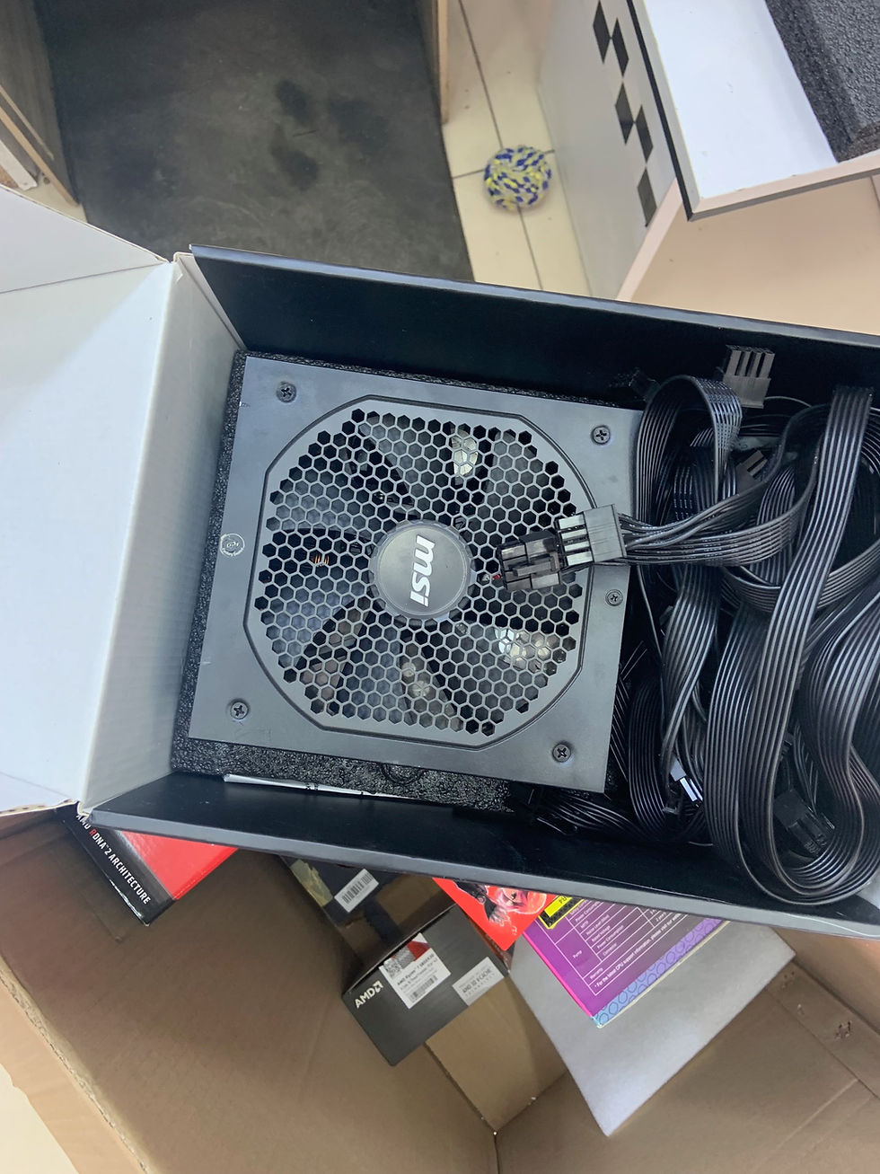 Küçük resim: MSI MAG A750GF 750W 80 Plus Gold Full Modüler Güç Kaynağı PSU