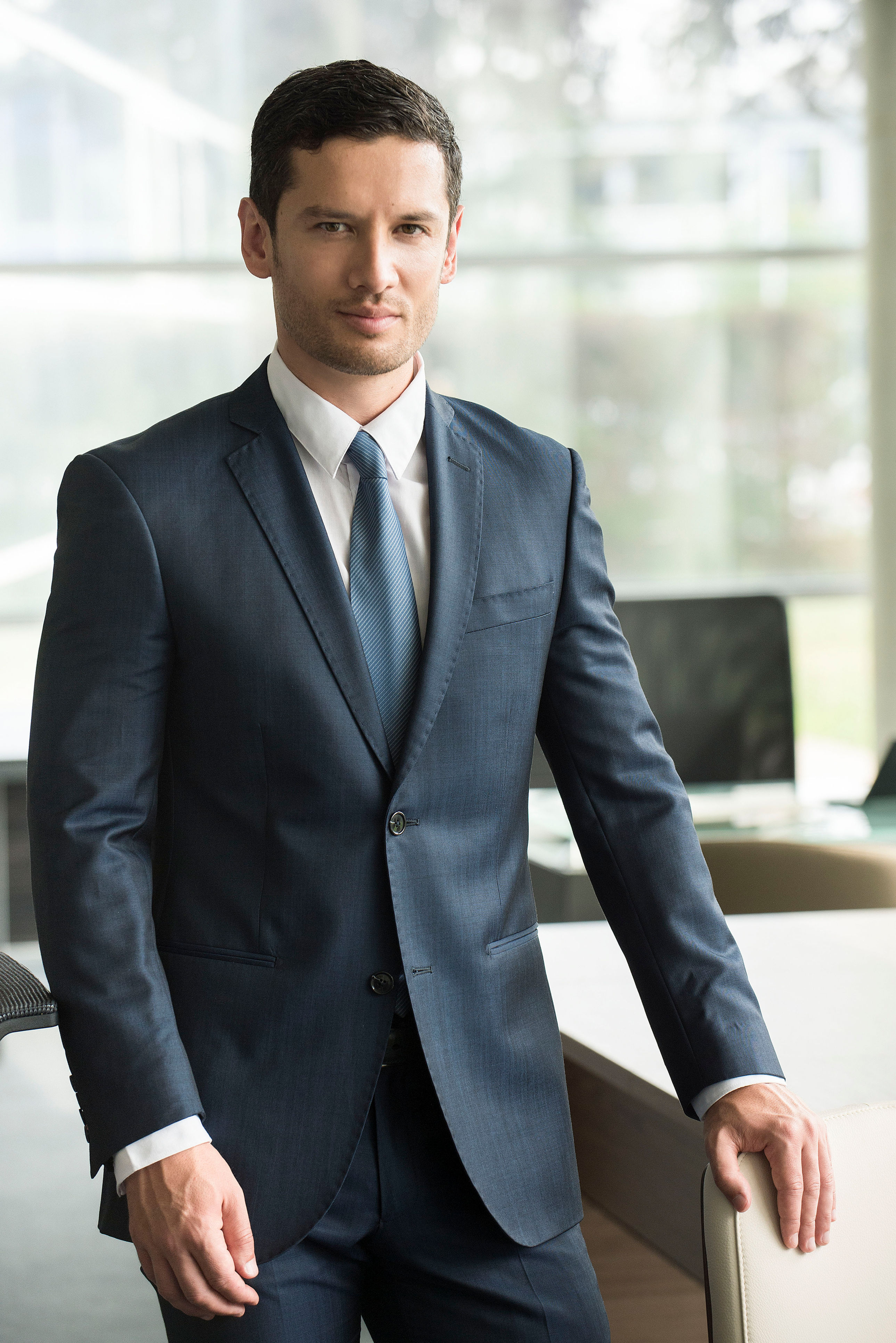 Refined Elegance: 150S Merino Wool Suit Ensemble