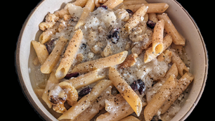 Pasta With Caramelized Pears and Gorgonzola