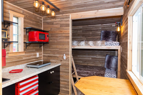 001_SpanoContainers_ADV_HuntingCabin.jpg
