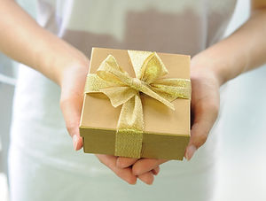 gift-box-2458012_1280.jpg