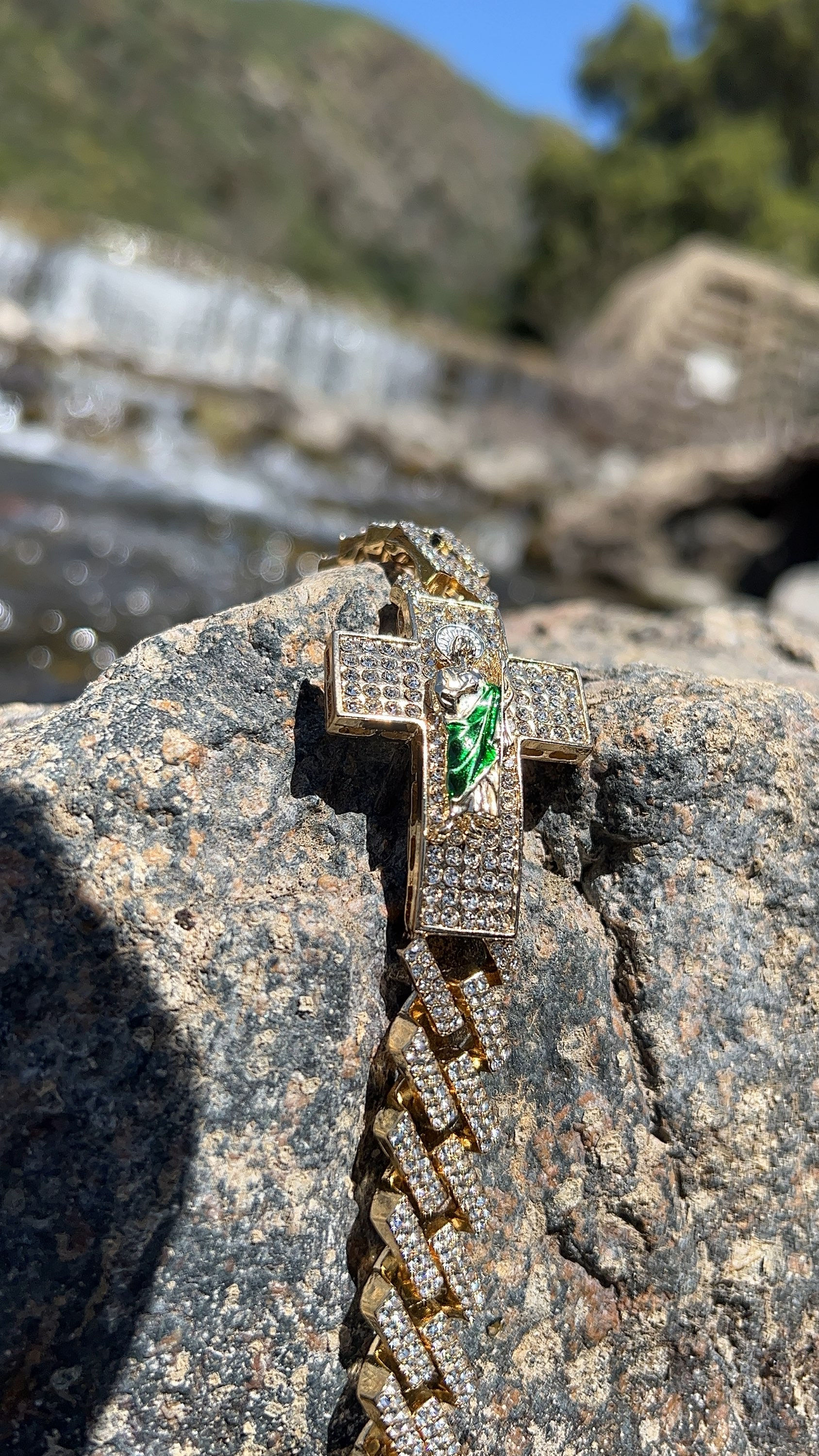 Bust out San Judas esclava con cruz