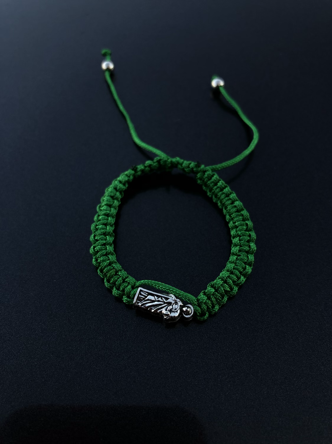 San Judas Bracelet for babies green string (Sean las pulseras para niño)