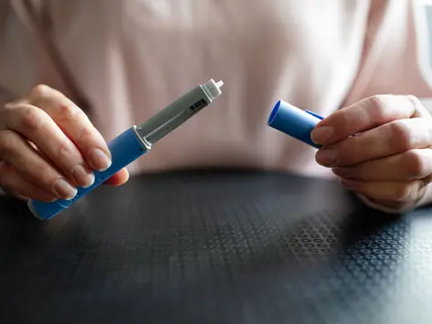 Os riscos de usar canetas emagrecedoras sem procedência conhecida