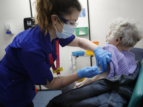 Reino Unido diz ter vacinado quase 140 mil pessoas contra a Covid-19