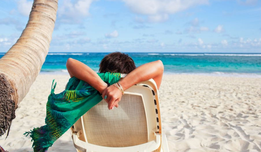 Vai viajar no feriadão? Entenda como isso faz bem para aumentar a produtividade no trabalho na volta