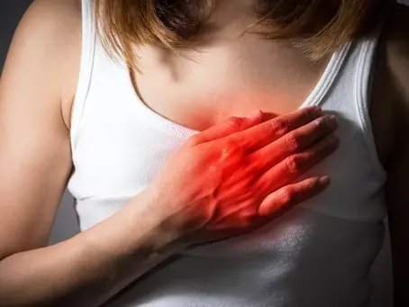 Atípicos e sutis: por que os sintomas de infarto são diferentes nas mulheres? Entenda