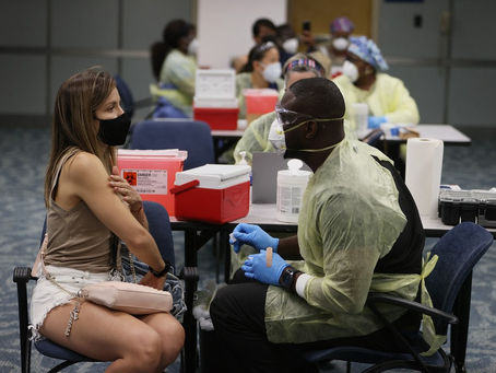 Agências de turismo no Brasil oferecem pacotes de viagem nos EUA para quem quer se vacinar